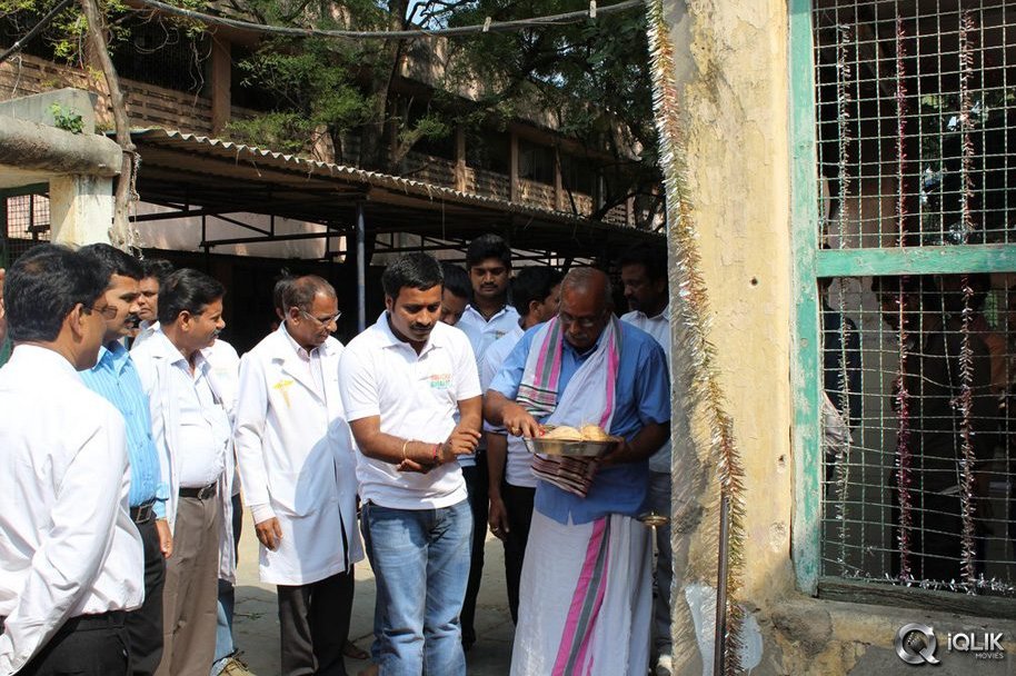 Yamaleela-2-Movie-Team-Swachh-Bharath-Program-at-Niloufer-Hospital